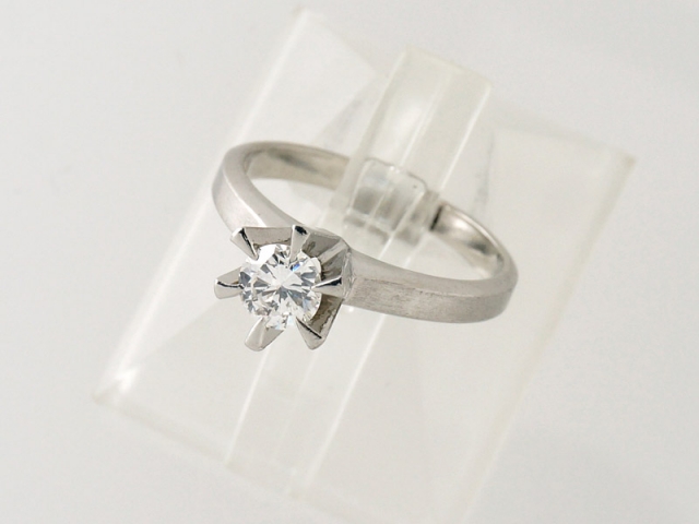 プラチナ ダイヤモンド 0.4ct 立爪リングの買取・質預かり｜大阪の質屋マルカ